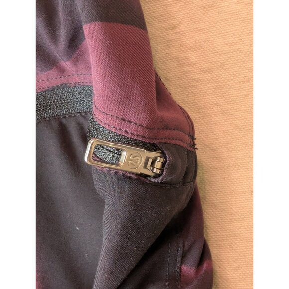 Lululemon THE Short Men's Red Black Geometric Linerless Zip Pocket Size L 32x9 - Picture 6 of 9